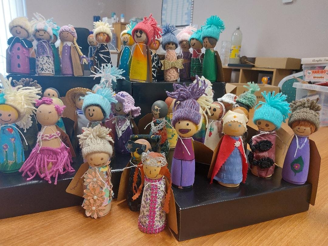 SDR 200 years dolls
